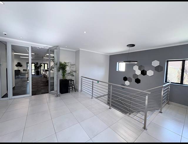 270M² OFFICE TO LET IN VORNA VALLEY